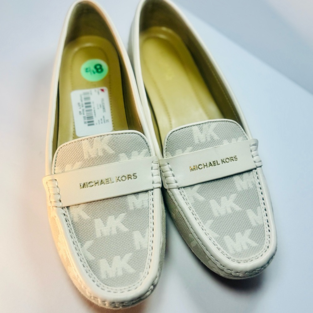 Michael Kors Felicia Logo Moccasin Loafers Cream MK Monogram Size 8.5M New